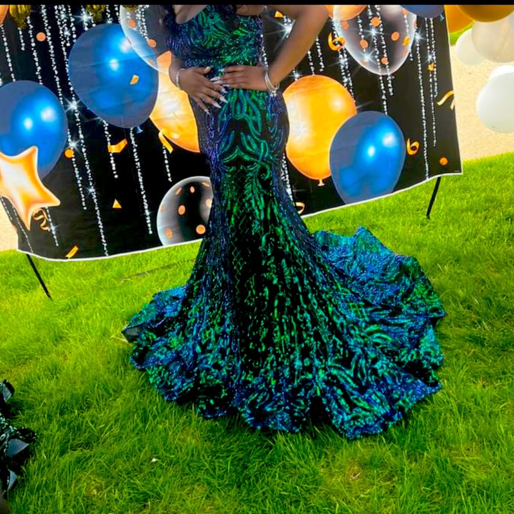 Ashley Lauren mermaid sequin dress prom